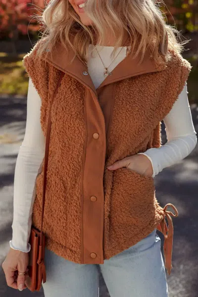 1 The Woman Sherpa Snap Button Front Vest In Cinnamon In Brown