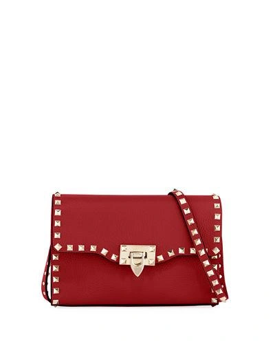 Valentino Garavani Rockstud Medium Leather Shoulder Bag In Red