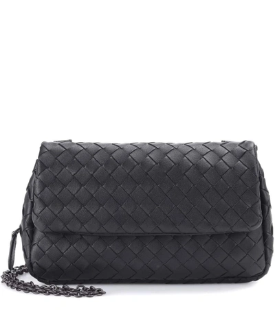 Bottega Veneta Messenger Intrecciato Leather Shoulder Bag In Black