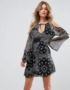 WYLDR WYLDR STEADY BEAT PAISLEY PRINTED DAY DRESS WITH COLD SHOULDER AND WAIST TIE - BLACK,WAW17D804 001