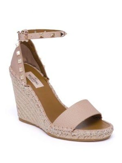 Valentino Garavani Rockstud Espadrille Wedge Sandals In Poudre