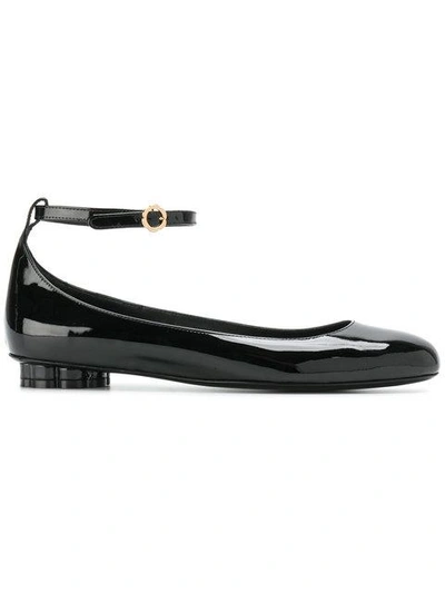 Ferragamo Cefalu Patent-leather Ballet Flats In Black