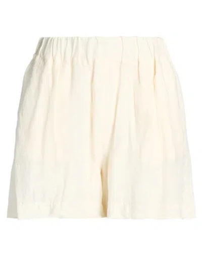 120% Lino Woman Shorts & Bermuda Shorts Cream Size 8 Linen In White