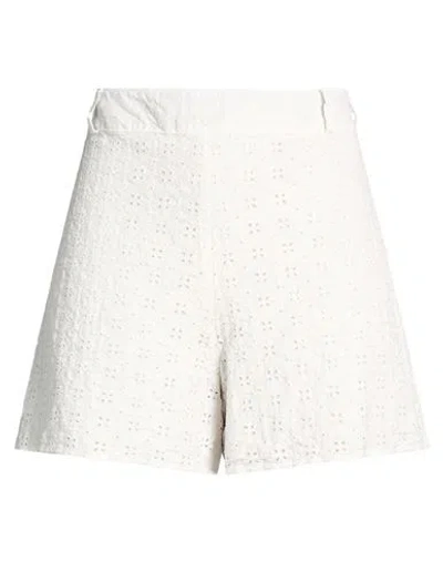 120% Lino Woman Shorts & Bermuda Shorts Light Grey Size 8 Linen In White