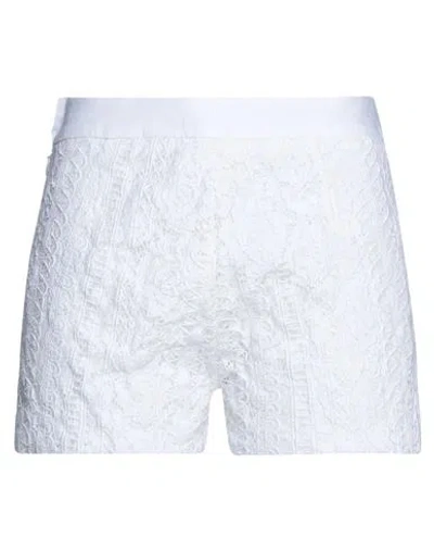 120% Lino Woman Shorts & Bermuda Shorts White Size 6 Cotton, Polyamide