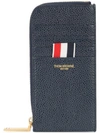 THOM BROWNE HALF ZIP AROUND WALLET WITH CONTRAST 4-BAR STRIPE IN PEBBLE GRAIN & CALF LEATHER,MAW081A0019812550122