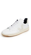 Veja Low Top V-12 Sneakers In White/natural