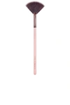 LUXIE LUXIE MEDIUM FAN BRUSH IN PINK.,LUXR-WU7