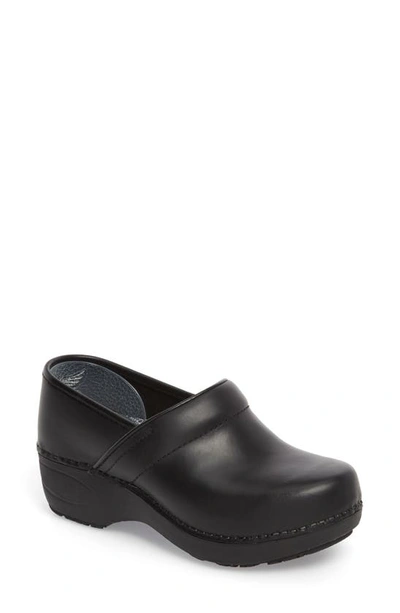 Dansko Pro Xp 2.0 Clog In Black Pull Up Leather