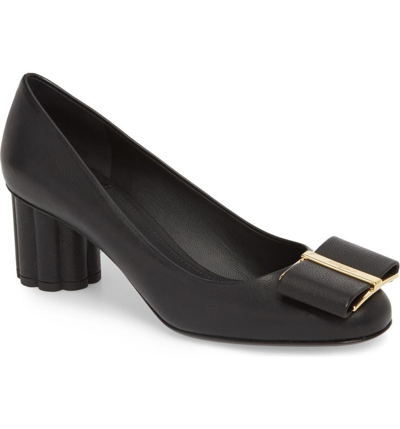 Ferragamo Capua 55 Pebbled Leather Pumps With Vara Bow, Nero In Black