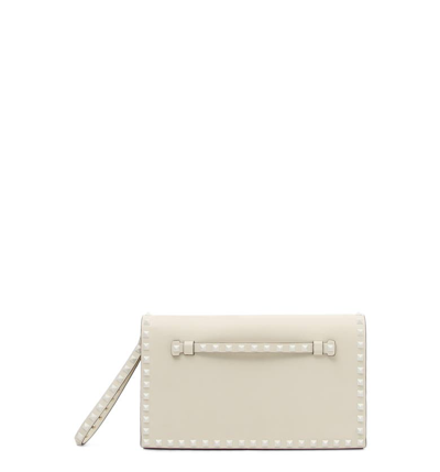 Valentino Garavani Monochrome Rockstud Leather Wristlet Clutch Bag In Light Ivory