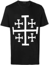 NEIL BARRETT T-SHIRT MIT KREUZ-PRINT,PBJT444AH527S12970682