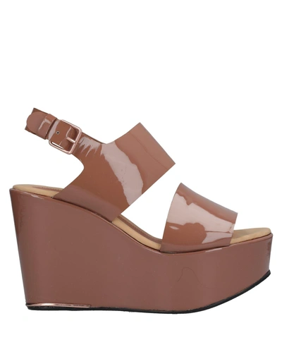 Avelon Sandals In Brown