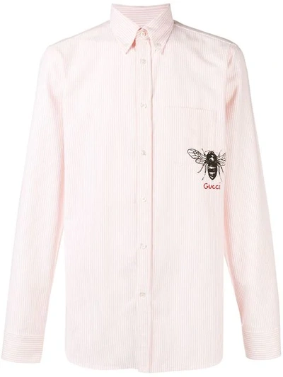 Gucci 蜜蜂刺绣排扣条纹衬衫 In Pink