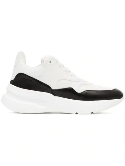Alexander Mcqueen Oversized Runner Sneakers - 白色 In Optic White/black