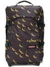 EASTPAK banana print pull bag