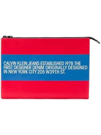 Calvin Klein Jeans Est.1978 Logo条纹牛皮手拿包 In Red