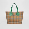 BURBERRY The Giant Reversible Tote in Vintage Check,40773881