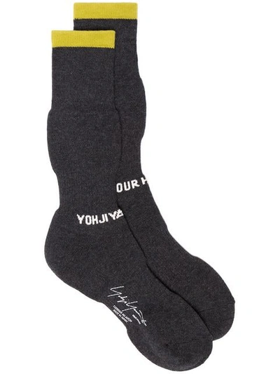 Yohji Yamamoto Logo棉质针织袜 In Grey