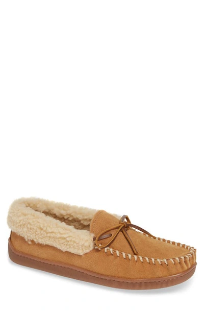 Minnetonka Allen Fleece Lined Slipper In Brown