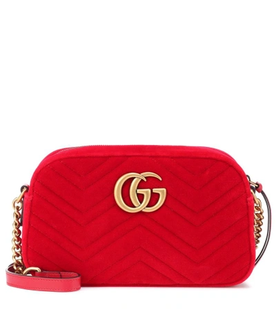 Gucci Gg Marmont S号天鹅绒单肩包 In Hibiscus Red/ Hibiscus Red