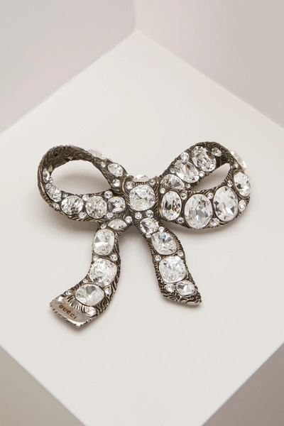 Gucci Crystal Ribbon Brooch In Metallic