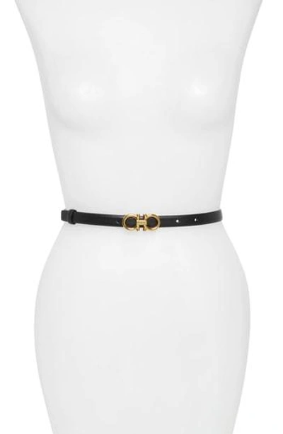 Ferragamo Skinny Leather Gancini Belt In Nero/gold