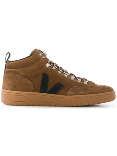 Veja Hiking Style Trainers In Brown