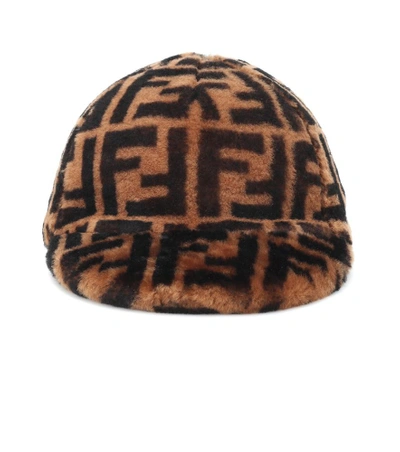 Fendi Ff Logo Shearling Baseball Cap In Beige