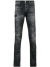 JOHN ELLIOTT JEANS MIT DISTRESSED-OPTIK