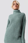 NA-KD CHUNKY OVERSIZED KNITTED SWEATER - GREEN