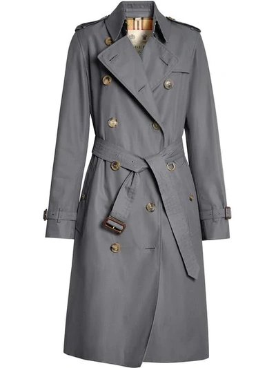 Burberry Kensignton Heritage Double-breasted Trench Coat In Mid Grey