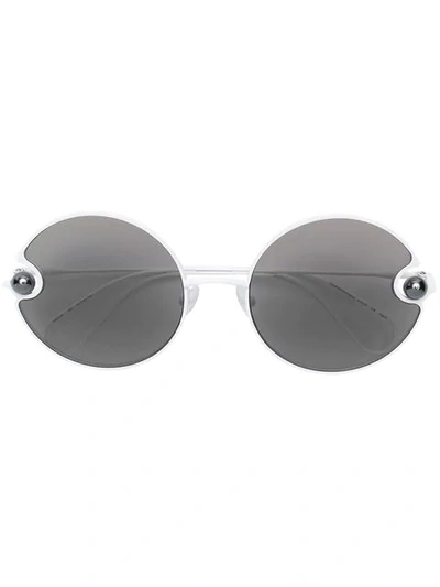 Christopher Kane Eyewear Pearl Embellished Round Sunglasses - 白色 In White