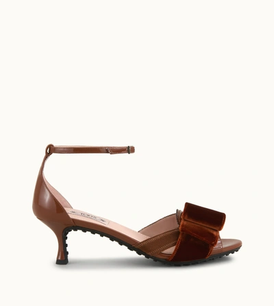 Tod's Sandals In Patent Leather In Brown