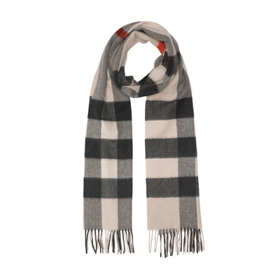 Burberry The Large Classic Cashmere Scarf In Check