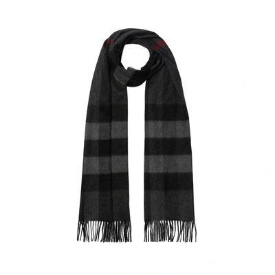 Burberry The Large Classic Cashmere Scarf In Check In Charcoal Check