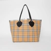 BURBERRY The Giant Reversible Tote in Vintage Check