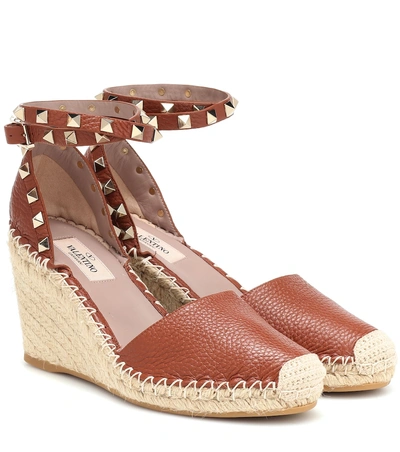 Valentino Garavani Rockstud Leather Wedge Espadrilles In Bright Cognac