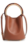 MARNI RING HANDLE LEATHER BUCKET BAG - BROWN,SCMPU09NO1 LV589