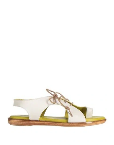 1725.a Woman Toe Strap Sandals White Size 6 Soft Leather