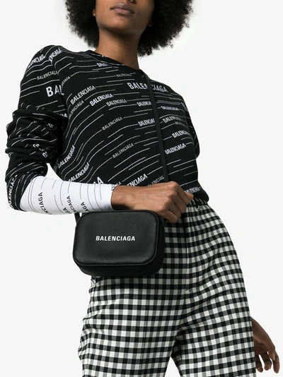 Balenciaga Everyday 印花纹理皮革单肩包 In Black/white