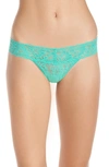 HANKY PANKY SIGNATURE LACE LOW RISE THONG,4911