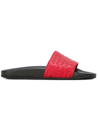 Bottega Veneta Interlaced Leather Flip Flops In Black