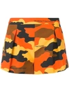 OFF-WHITE OFF-WHITE CAMO PRINT SHORT SHORTS - 橘色