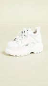 Buffalo Corin Platform Sole Sneakers In Blanco