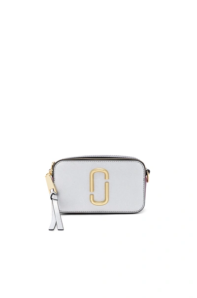 Marc Jacobs The Snapshot Leather Crossbody Bag In Argento