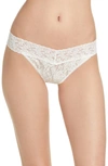 Hanky Panky Signature Lace Original-rise Rolled Thong In Marshmallo