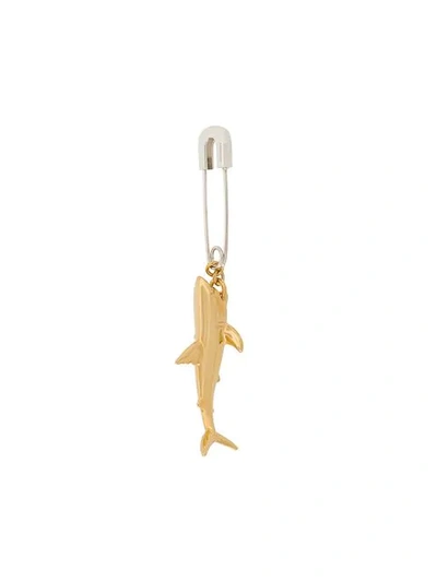 Ambush Silver Pin And Shark Pendant Earring - 金色 In Gold