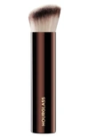 HOURGLASS VANISH SEAMLESS FINISH FOUNDATION BRUSH,H087010001