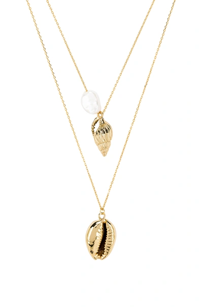 Amber Sceats Adella Necklace In Metallic Gold.